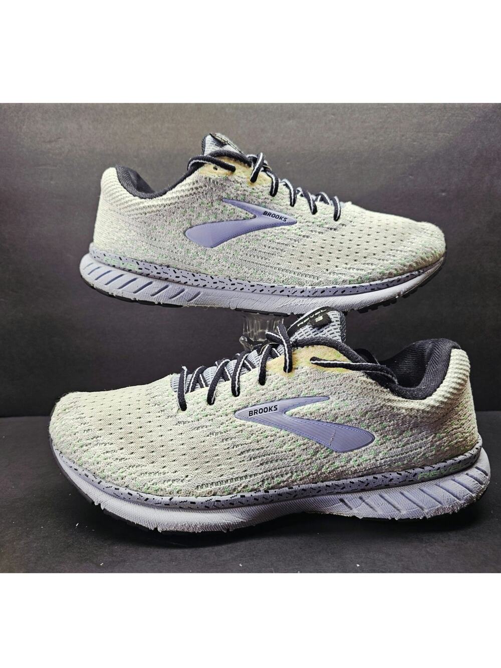 Brooks Women 8.5 Comfy footwear